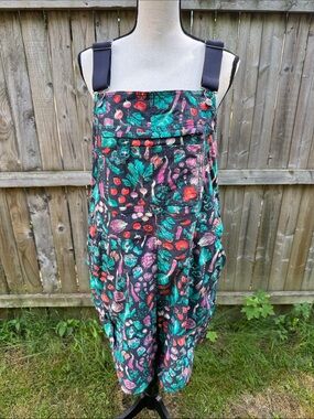 🌿🥕 Duluth Heirloom Short Overalls – Floral & Veggie Print – Size XL 🥕🌿